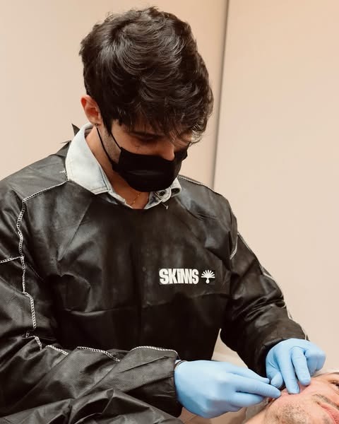 Aluno aplicando o Método SKIMS sob supervisão direta